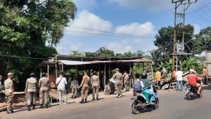foto-lapak Langgar Perda, Dua Lapak Liar di Kota Jambi Dibongkar Satpol PP