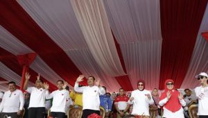 IMG_20220818_223905 Ribuan Warga Kabupaten Bungo Antusias Saksikan Pawai, Bupati H.Mashuri Apresiasi atas Partisipasi Semua Pihak