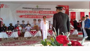 foto-bupati-bungo Bupati Bungo H. Mashuri Menjadi Irup Memperingati HUT RI Ke 77