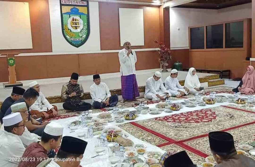 Jelang Keberangkatan ke Tanah Suci, Bupati Bungo H. Mashuri Menggelar Pengajian dan Do'a Bersama