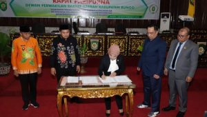 foto-bupati-bungo Bupati Bungo Menandatangani Nota Kesepakatan KUA dan PPAS Tahun Aggaran 2023