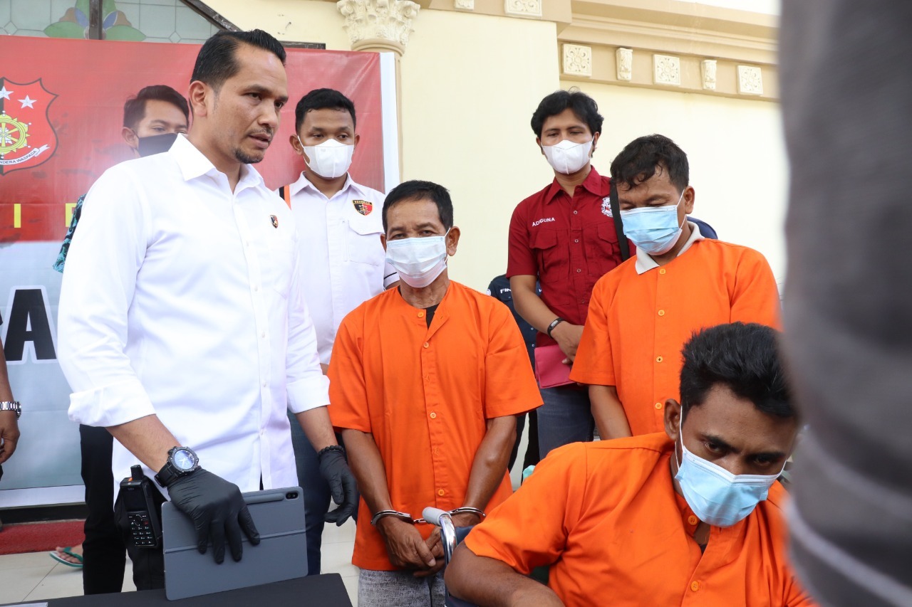 Polda Jambi Gelar Konferensi Pers, Ungkap Kasus Perampokan Pedagang Emas di Merangin