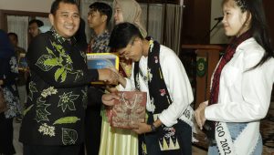 foto-bupati-bungo Bujang Gadis Bungo 2022 Mendapat Bonus dari Bupati H. Mashuri