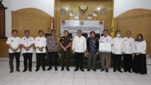 foto-bupati-bungo Bupati Bungo H.Mashuri Bersama Forkopimda Menandatangani Komitmen GERNAS BBI
