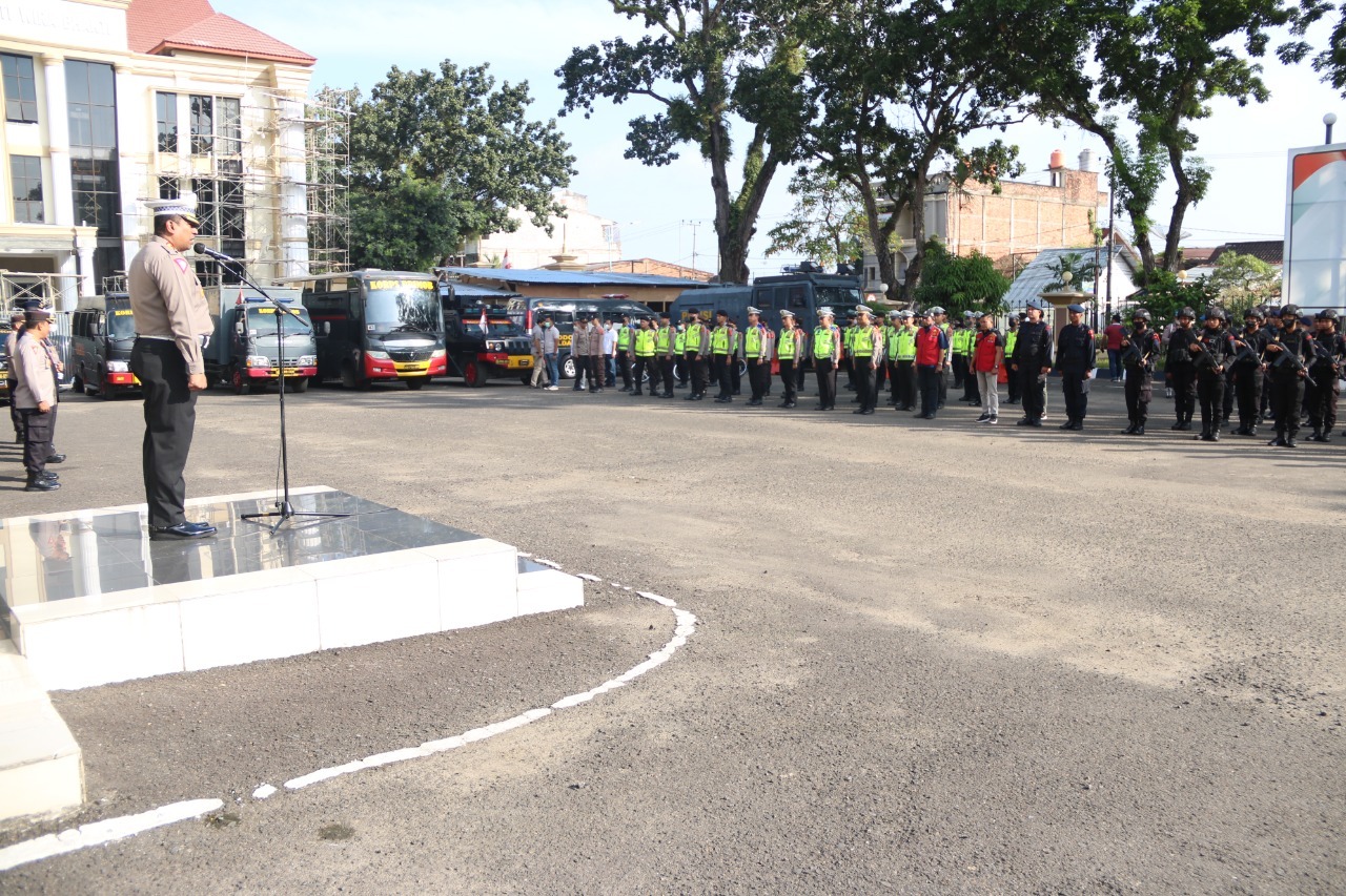 Operasi Lilin 2022 : Beri Rasa Nyaman,Aman dan Lancar Polda Jambi Gelar Apel Konsolidasi 