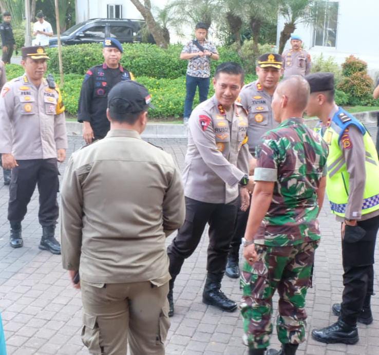 Jelang Malam Misa Natal 2022, Kapolda Jambi Lakukan Pengecekan Pos Pengamanan dan Pelayanan 