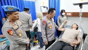 foto-kapolri-jenderal-listyo-sigit-prabowo Kapolri Jenderal Listyo Sigit Prabowo Jenguk Korban Bom Bunuh Diri