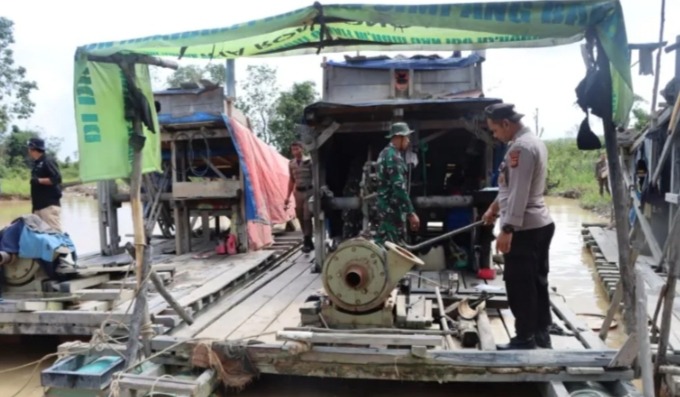 Polres Bungo Bersama Tim Gabungan Kembali Tertibkan 12 Unit Rakit PETI di Areal Bandara Muara Bungo