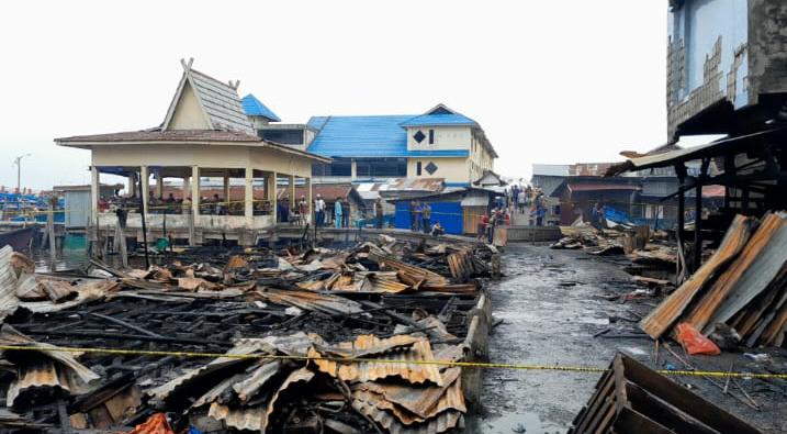 foto-kios-terbakar-kuala-tungkal Belasan Kios di Kuala Tungkal Ludes Dilalap Si Jago Merah