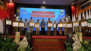 Ketua Ombudsman RI Serahkan Rapor Penilaian Pelayanan Publik ke Pemda se-Provinsi Jambi