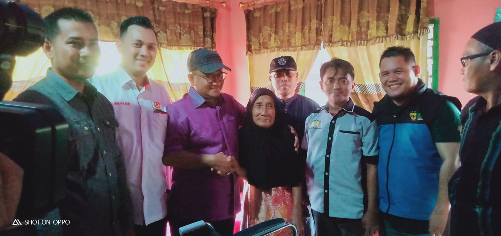 Wakil Walikota Jambi Beri Bantuan Kursi Roda Kepada Pelatih Silat Ternama
