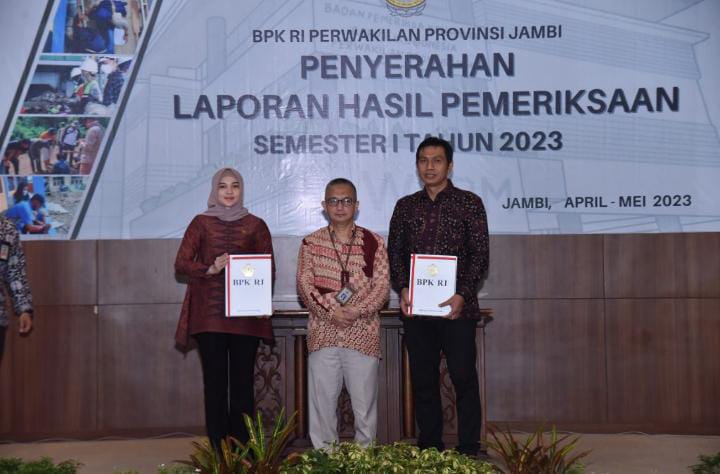 Ketua DPRD Batanghari Anita Yasmin Dampingi Bupati M.Fadhil Arief Menerima WTP Untuk Ke 8 Kalinya 