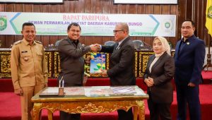 IMG-20230626-WA0033 Bupati H.Mashuri Menghadiri Rapat Paripurna DPRD Bungo Dalam Rangka Penyampaian Nota Pengantar Ranperda Pertanggungjawaban Pelaksanaan APBD TA 2022