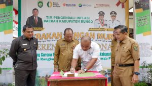 foto-bupati-bungo-gerakan-pangan-murah Bupati Bungo H.Mashuri Menghadiri Gerakan Pangan Murah Serentak Seluruh Indonesia