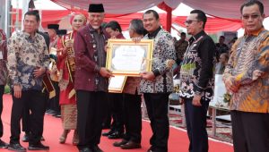 foto-bupati-kabupaten-bungo-mashuri Bupati Bungo H.Mashuri Mendapat Penghargaan dari Mentan RI di PENAS XVI Tahun 2023