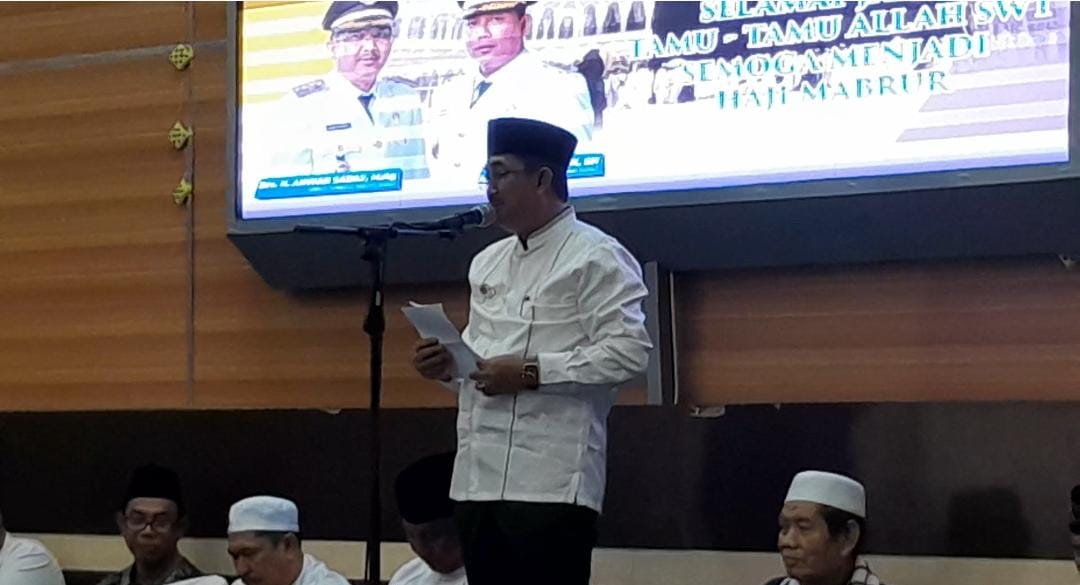 Bupati Tanjab Barat Berpesan Kepada Calon Haji Agar Selalu Menjaga Kesehatan