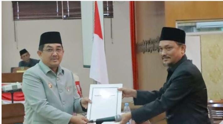 Bupati Tanjab Barat Sampaikan Pendapat Alhir Atas Keputusan DPRD Terhadap Ranperda Pertanggungjawaban APBD TA 2022