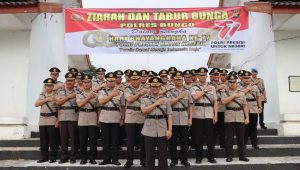foto-kapolres-bungo-wahyubram-ziarah-ke-tmp Kapolres Bungo Beserta Jajaran Ziarah Ke TMP Satria Negara