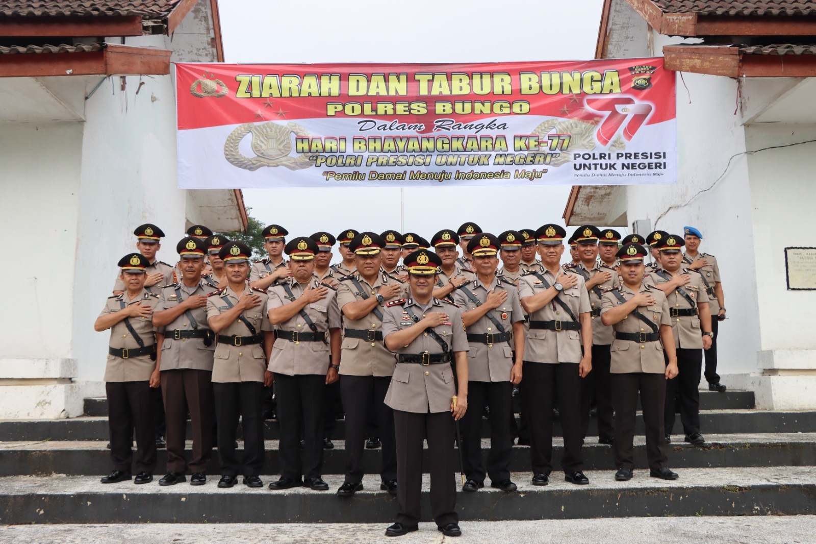 Kapolres Bungo Beserta Jajaran Ziarah Ke TMP Satria Negara