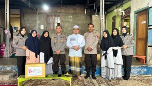 foto-polres-bungo-berikan-bansos-ponpes Peringati HUT Bhayangkara Ke-77 Tahun 2023, Polres Bungo Berikan Bantuan Sosial Al-Qur'an di Ponpes