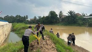 IMG-20230816-WA0031 Jelang HUT RI Ke -78 , AKBP. Wahyu Bram Bersama Personil Polres Bungo Gotong Royong di Bantaran Sungai Batang Bungo