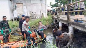 IMG-20230816-WA0043 Menyambut Hari Kemerdekaan RI Ke 78 Kapolda Jambi Serta Kapolres dan Dandim Tanjab Barat Ajak Masyarakat Gotong Royong Bersih Sungai