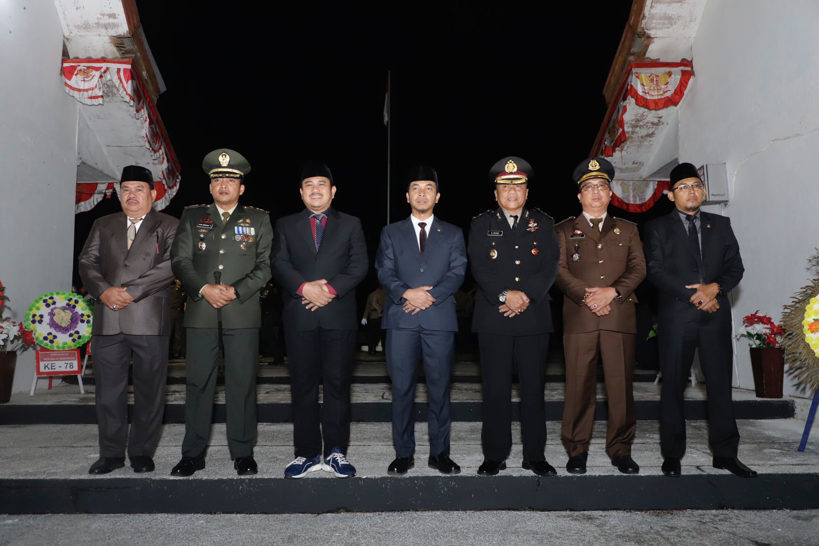 Bupati Bungo H.Mashuri Mengikuti Apel Kehormatan di Taman Makam Pahlawan Satria Negara