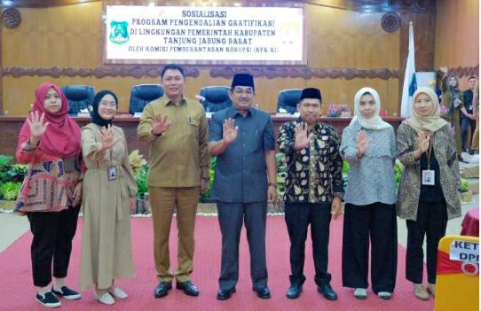 Bupati Tanjab Barat Membuka Secara Resmi Sosialisasi Progam Pengendalian Gratifikasi Oleh KPK RI