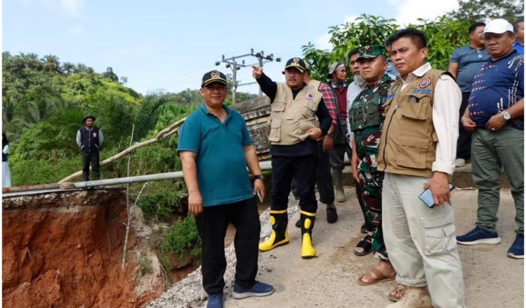 Bupati Bungo H.Mashuri Tinjau Lokasi Banjir di Limbur Lubuk Mengkuang