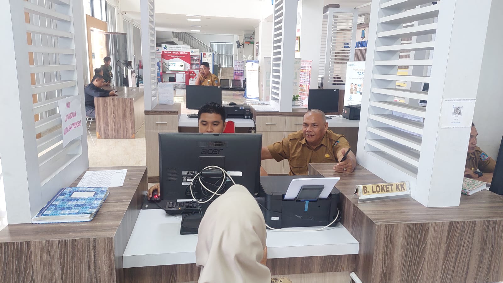 foto dukcapil tanjab barat