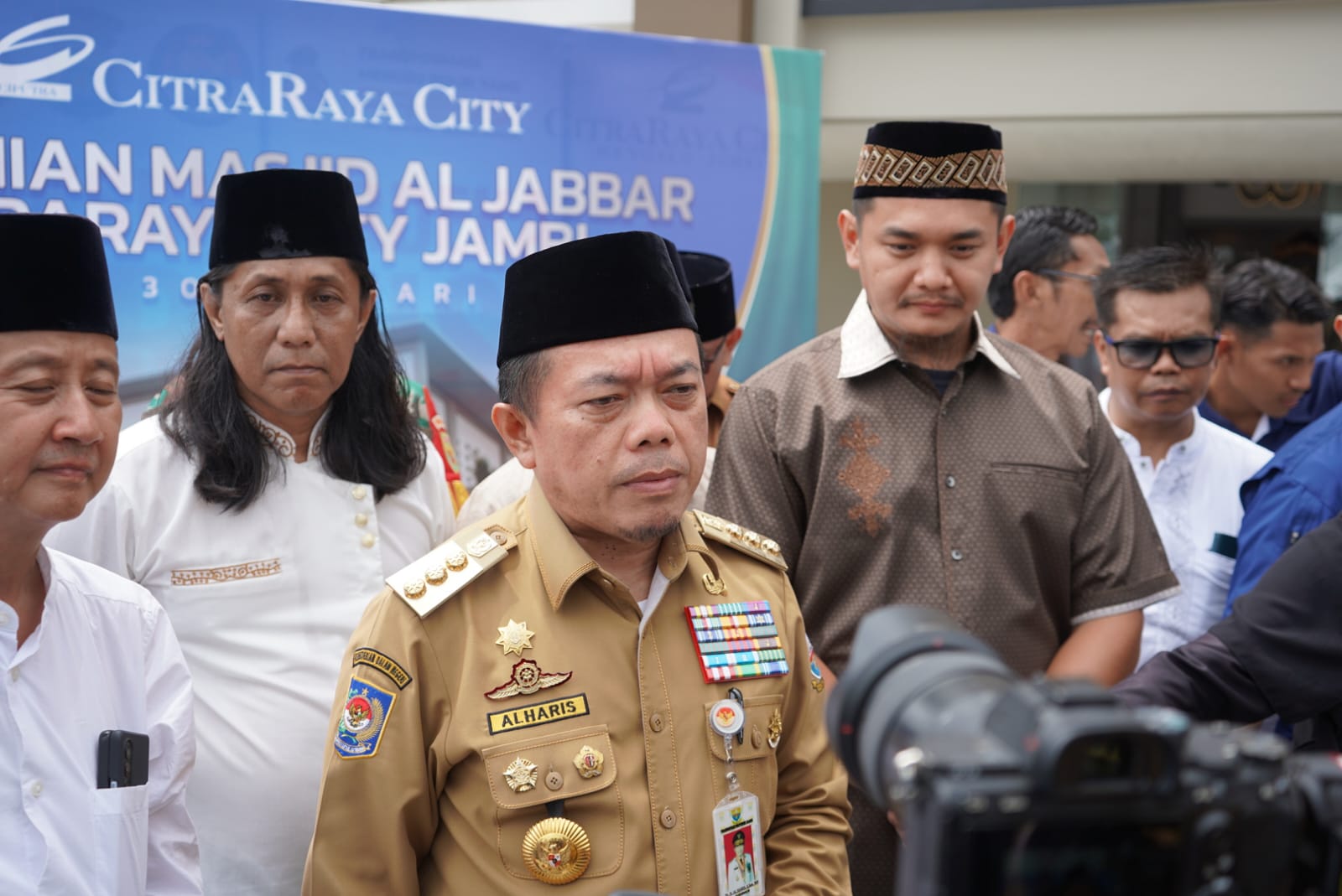 foto gubernur jambi resmikan masjid aljabar