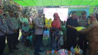 foto-kapolres-bungo-bakti-sosial Bakti Sosial Polri Presisi untuk Negeri, Polres Bungo Bagikan 200 Paket Sembako