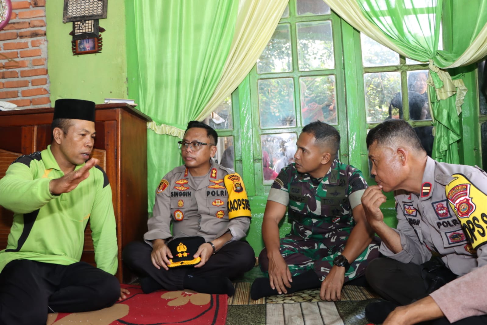 Kapolres Bungo Bersama Dandim 0416/Bute Sambangi Rumah Duka Korban Meninggal Saat Menolong Bocah Hanyut