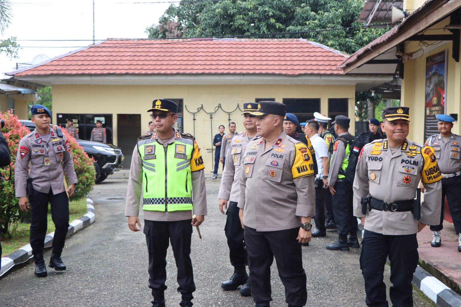 Waka Polda Jambi Brigjen Pol. Edi Mardianto Pimpin Apel Kesiapan Personel Polres Bungo Dalam Pengamanan Pemungutan Suara Pemilu 2024