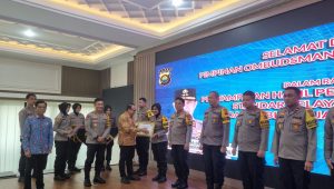 IMG-20240207-WA0003 Anggota Ombudsman RI, Robert Na Endi Jaweng, Serahkan Hasil Penilaian Pelayanan Publik ke Kepolisian se-Provinsi Jambi