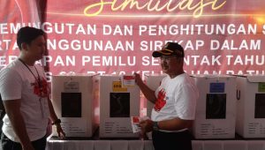 foto-bupati-tanjab-barat-simulasi-pemungutan-suara Bupati Tanjab Barat Resmi Membuka Kegiatan Simulasi Pemungutan Surat Suara dan Perhitungan Surat Suara Oleh KPUD Tanjab Barat