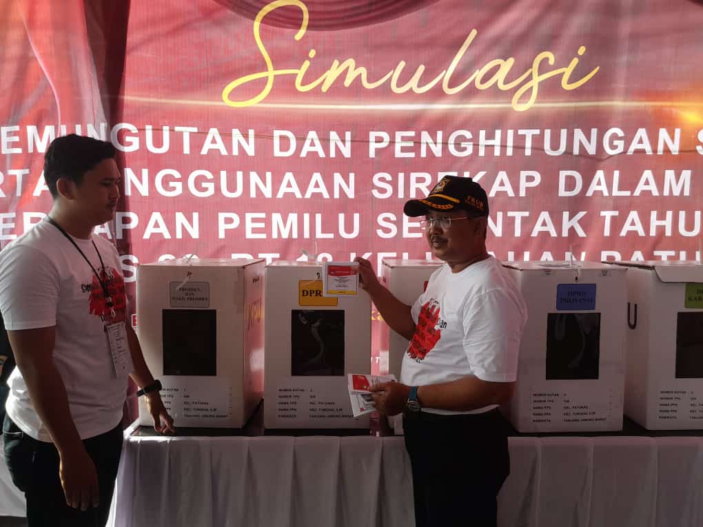 Bupati Tanjab Barat Resmi Membuka Kegiatan Simulasi Pemungutan Surat Suara dan Perhitungan Surat Suara Oleh KPUD Tanjab Barat