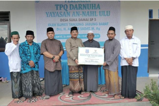 Bupati Tanjab Barat Laksanakan Safari Jumat di Masjid Nurul Huda Desa Suka Damai