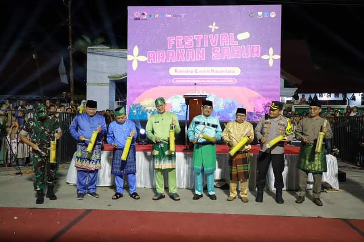 Hadiri Pembukaan Festival Arakan Sahur, Ketua DPRD Tanjab Barat Berharap Tradisi Arakan Sahur Lebih di Kenal Secara Luas