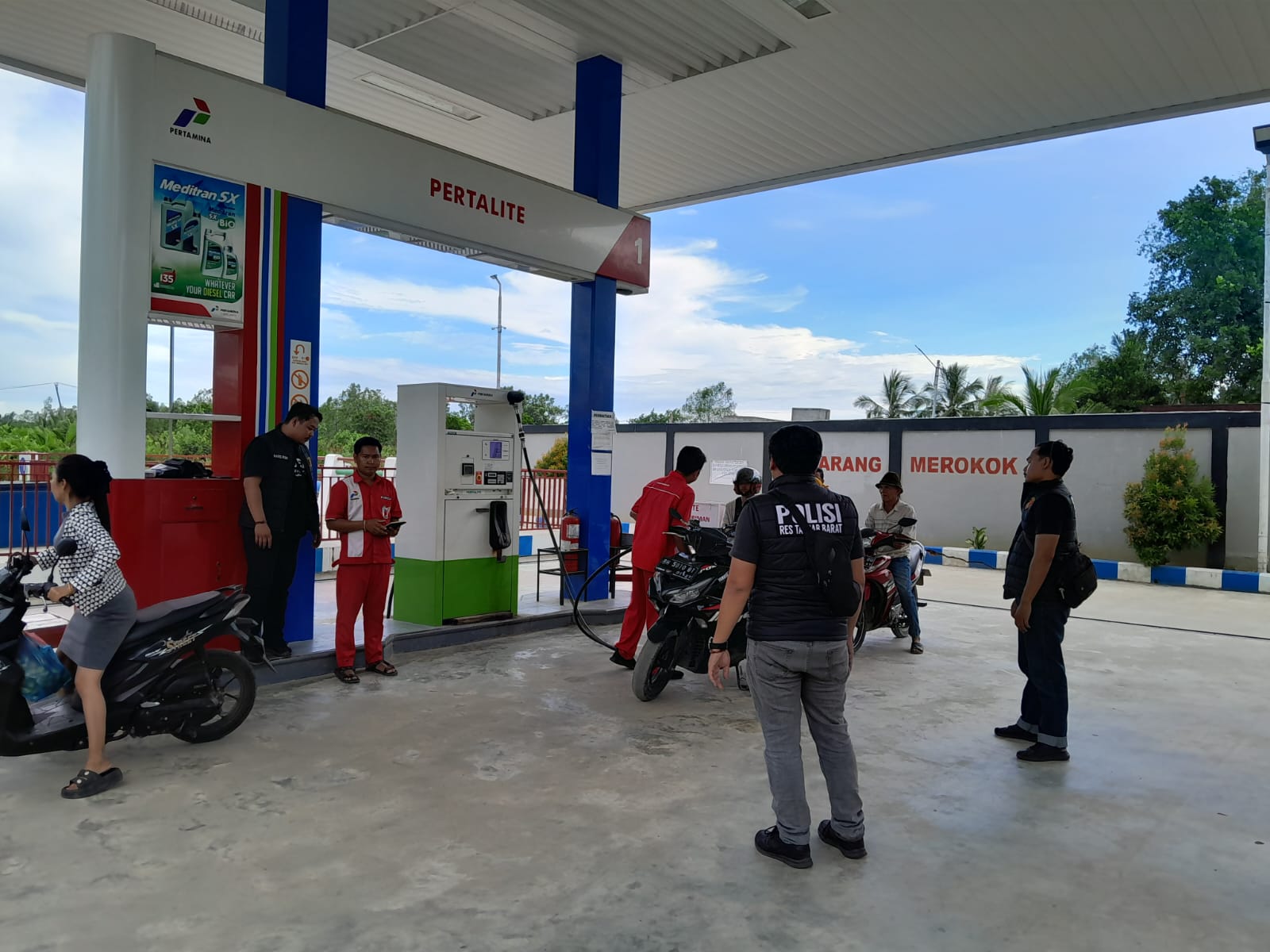 Antisipasi Kelangkaan BBM dan Penyalah Gunaan, Jelang Libur Idul Fitri Polres Tanjab Barat Turunkan Tim Lakukan Pengecekan