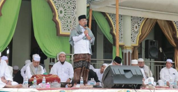 Bupati Tanjab Barat Hadiri Peringatan Isra Mikraj Nabi Muhammad SAW 1445 H di Masjid Nurul Jami Kelurahan Patunas
