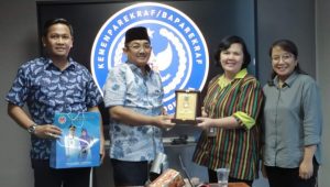 foto-bupati-tanjabbar-anwarsadat Bupati Tanjabbar H.Anwar Sadat Kembali Audensi dengan Kemenparekraf RI