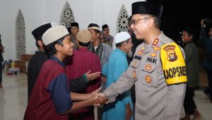 foto-kapolresbungo-akbp-singgihhermawan Polres Bungo dan Polda Jambi Buka Puasa Bersama Anak-Anak Pondok Pesantren