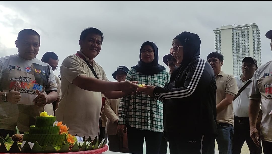 Dapat Potongan Tumpeng, Wagub Kepri dan Ketum KONI Sampaikan Ucapan Selamat HUT SMSI Ke-7 Tahun 2024
