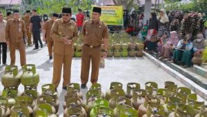 IMG-20240403-WA0004 Pastikan Pasokan Gas Aman Jelang Hari Raya Idul Fitri, Bupati Tanjab Barat Tinjau Operasi Pasar Elpiji 3 Kg