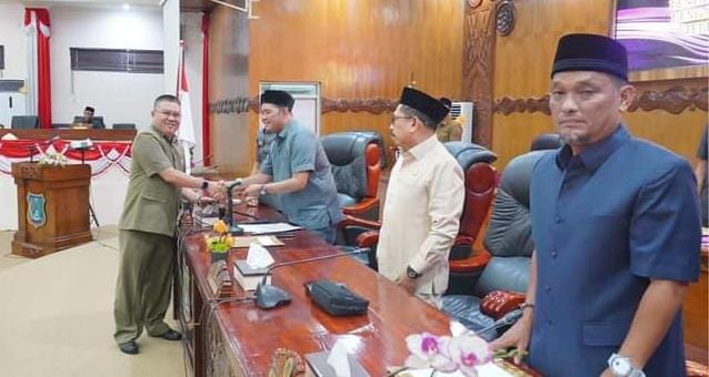 Paripurna kedua, Fraksi DPRD Tanjabbar Sampaikan Pandangan Umum Terhadap LKPJ Bupati Tahun Anggaran 2023.