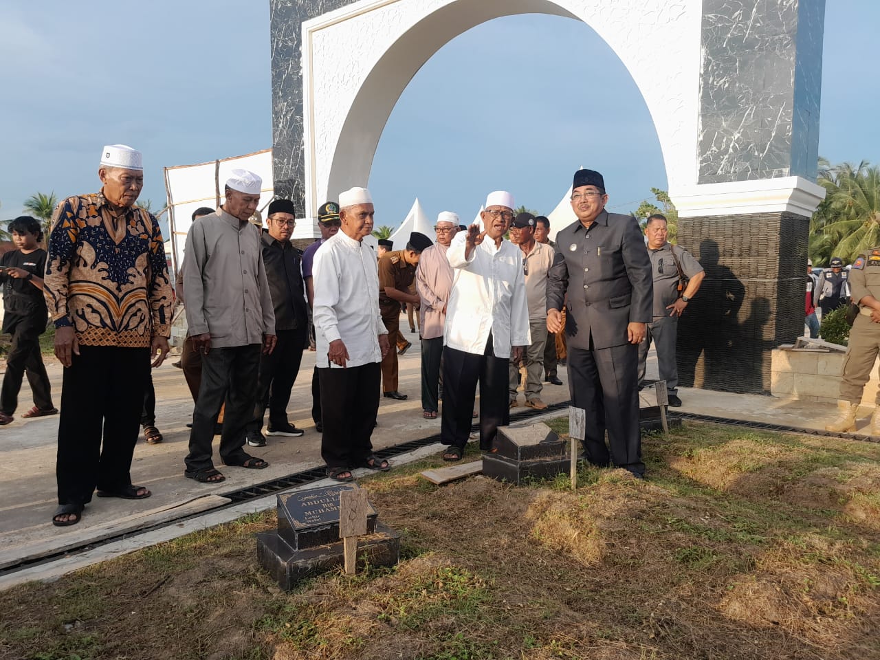 Bupati Tanjung Jabung Barat Meresmikan Taman Pemakaman Umum (TPU) Berkah di Kecamatan Tungkal Ilir