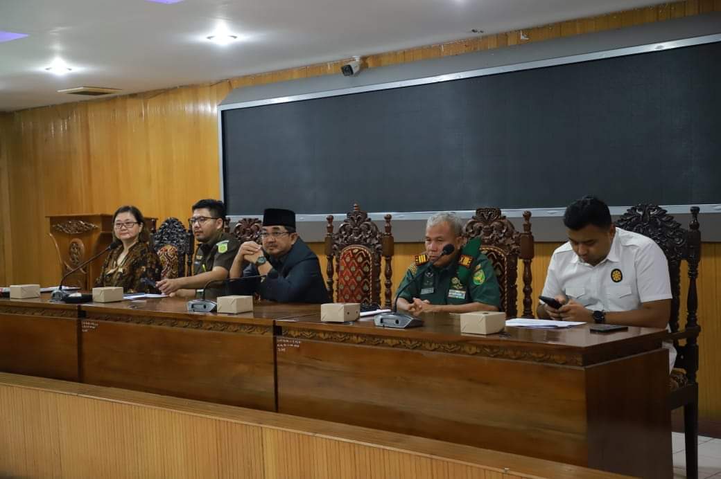 Bupati Tanjab Barat Pimpin Rapat Konflik Pembangunan Kebun Masyarakat PT. Rudy Agung Agra Laksana Dusun Mudo