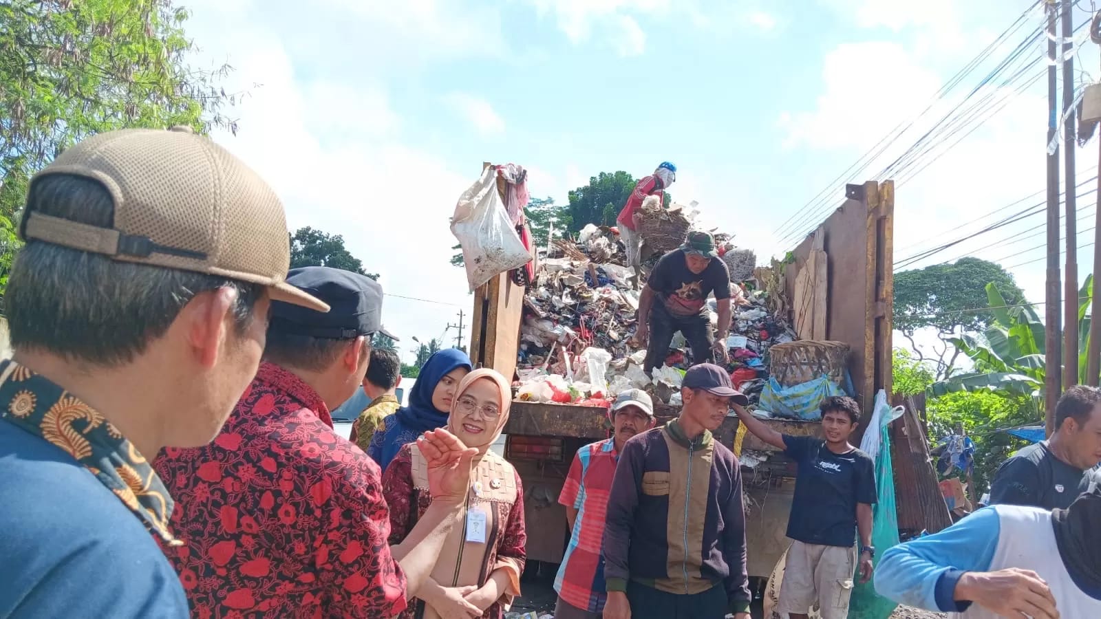 Buang Sampah Sembarangan, Pj Wali Kota Jambi Minta Tegakkan Sanksi Hukum