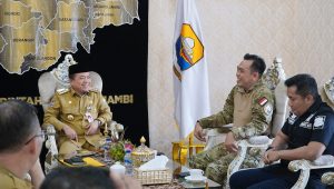 IMG-20240513-WA0020(1) Gubernur Al Haris Terima Penghargaan dari Densus 88, Berperan Dukung Pencegahan Terorisme dan Deradikalisasi Eks Napiter-